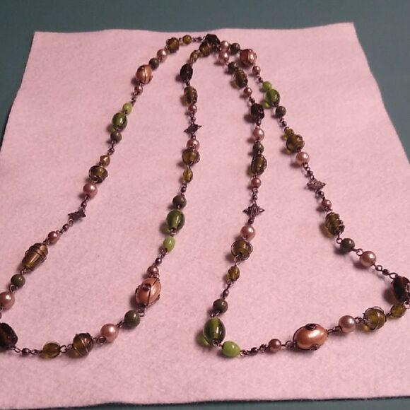 Elegant Green and Cream Glass Wire Wrapped Beaded Necklace Cottagecore - Picture 1 of 6